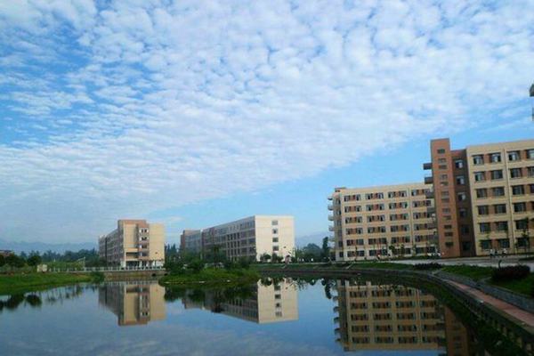 内江铁路机械学校