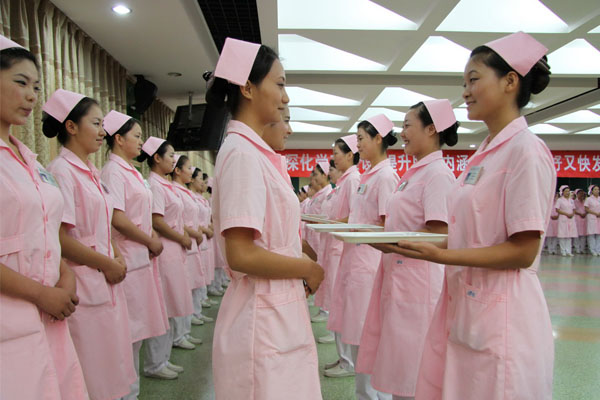 初中女生学护理合适吗_贵阳市卫校招生信息