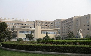 <b>广东计算机学校</b>