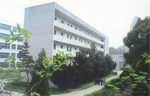 <b>南宁水电技工学校</b>